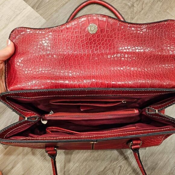 Red Faux Crocodile Leather Y2K Shoulder bag - Picture 6 of 9